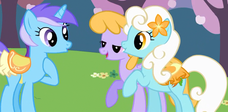 Diamond Mint and Serena oooing at each other (and Drizzle is also there)